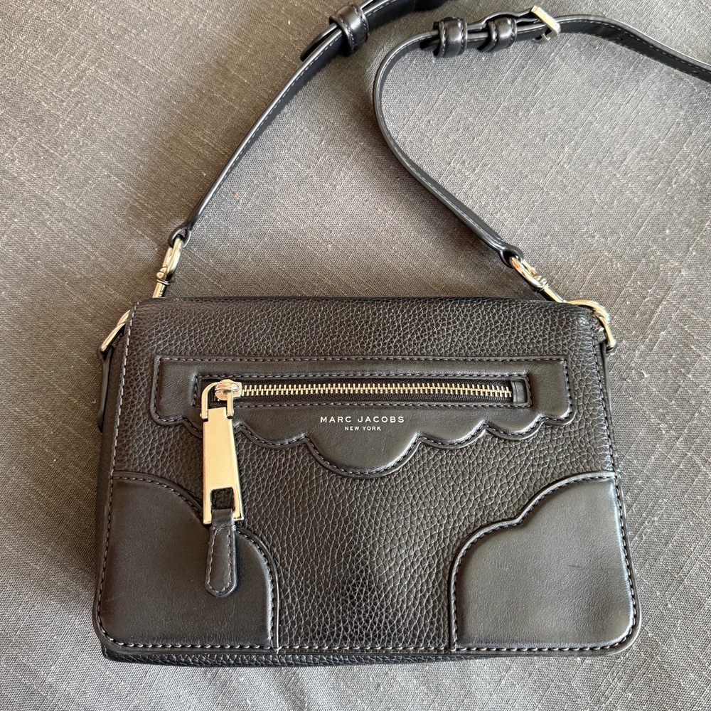✨ Marc Jacobs Small Haze Crossbody Bag – Black ✨